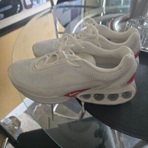 Womens Airmax DM / almost new worn once for 1 hour